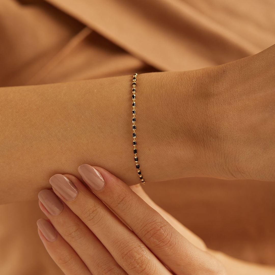 Siyah Taşlı Minimal Altın Bileklik